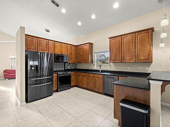 4th image of 5438 SW 49th Ave