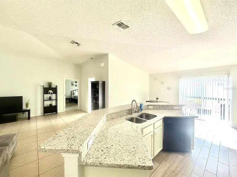 730 Garberia Dr — Photo 11