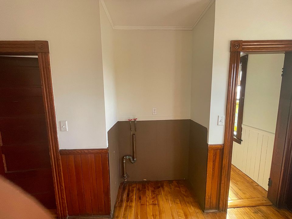 2nd image of 2 Dartmouth St APT 3