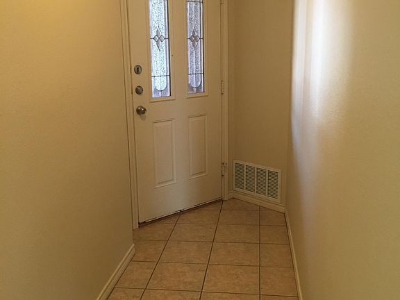 PRIVATE ENTRY HALL WITH LEADED GLASS FRONT DOOR AND CERAMIC