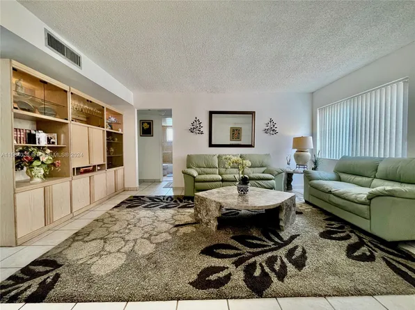 8600 SW 133rd Avenue Rd APT 312, Miami, FL 33183