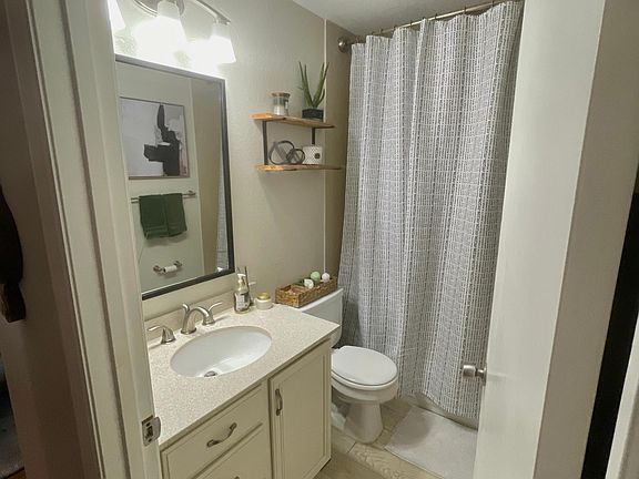 4th image of 5471 Cynthia Ln Unit 6
