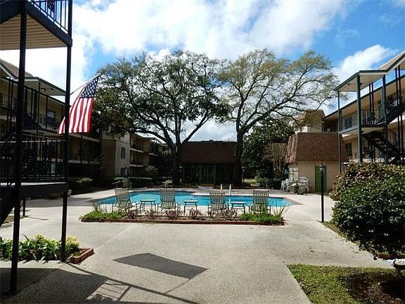 2nd image of 2716 Whitney Pl APT 425