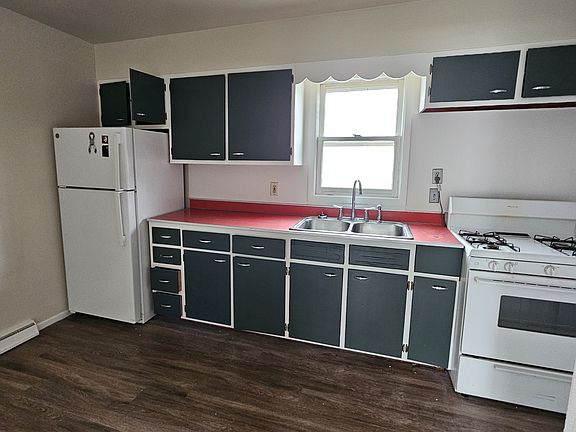 5th image of 323 E Jackson St APT 4