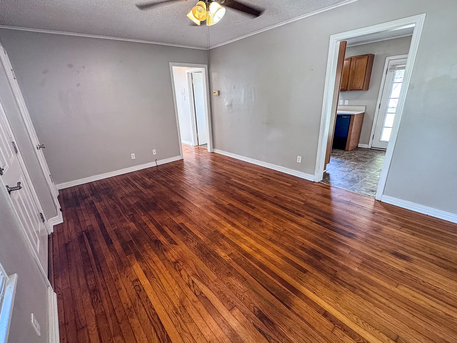 408 Troutt - 1 — Photo 4