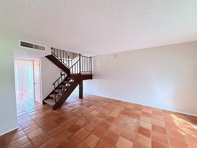 9611 Blue Creek Ln — Photo 5