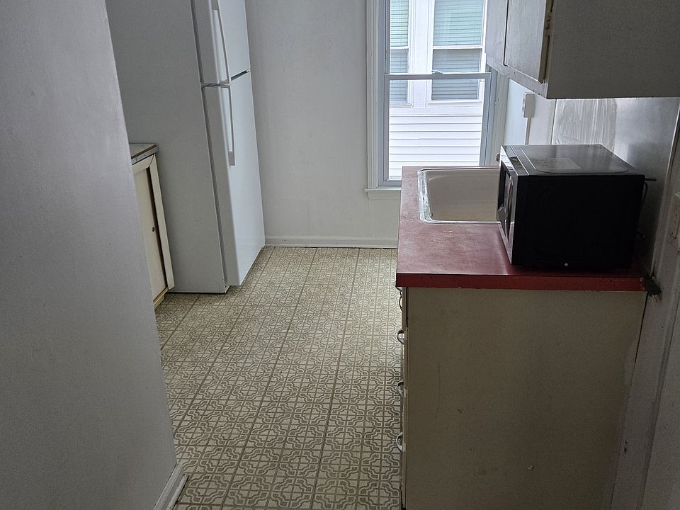 2nd image of 558 E Lewiston Ave #2