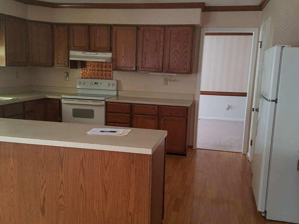 1st image of 45 Wayland Dr