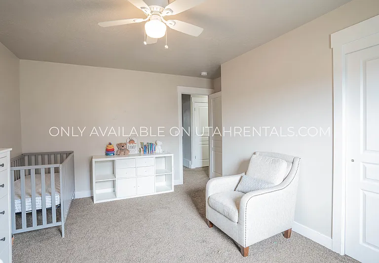 198 E Segovia Ln — Photo 16