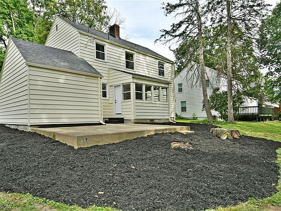 3rd image of 471 N Main St