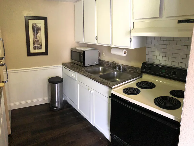 3345 S Monaco Pkwy — Photo 8