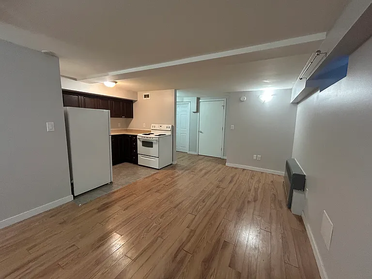 499 Osborne St #B — Photo 3