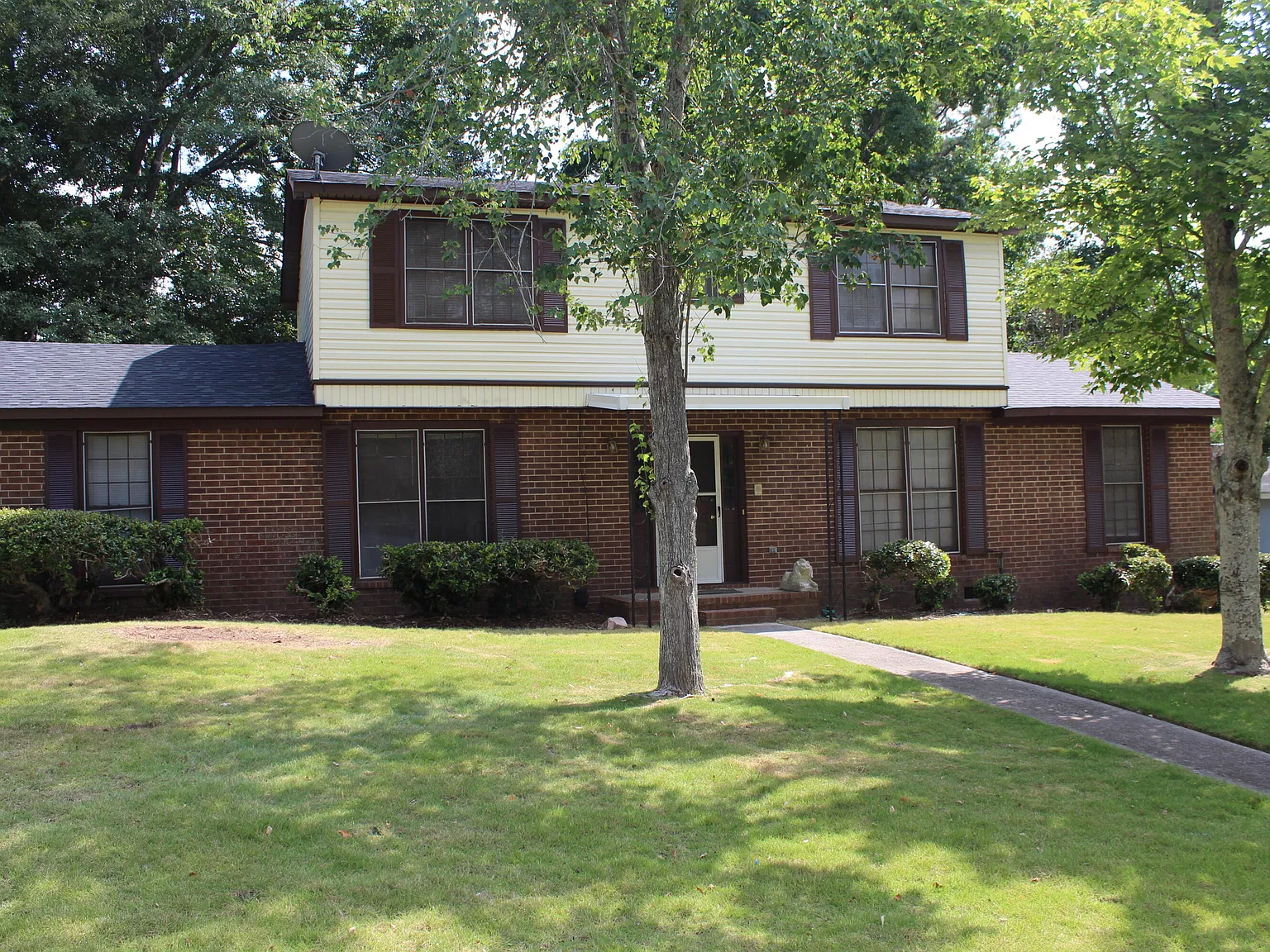 3 bed, 2.5 bath, 2383 sqft, $1,850 — Photo 3