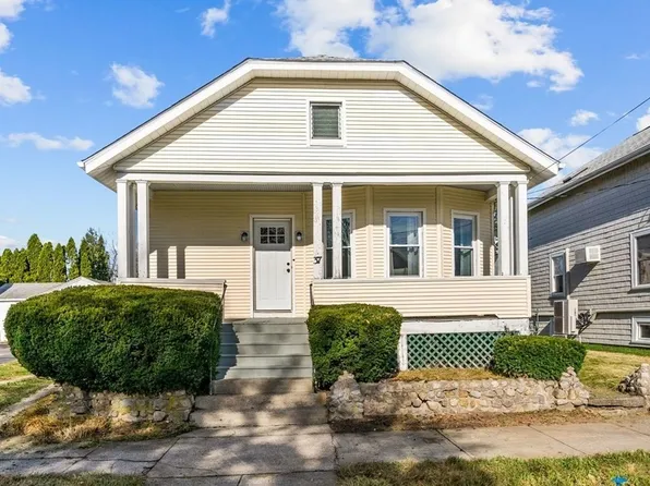 37 Ethel St, New Bedford, MA 02745