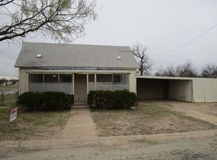 216 W 2nd St, Coleman, TX 76834