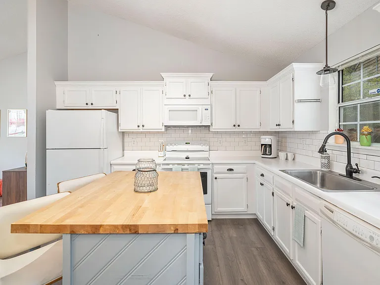 High Ridge Dr — Photo 7