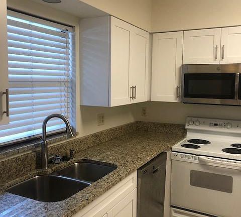 3rd image of 8042 Glenridge Ln