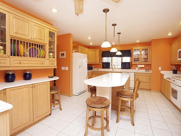 3rd image of 5564 Clearidge Ln