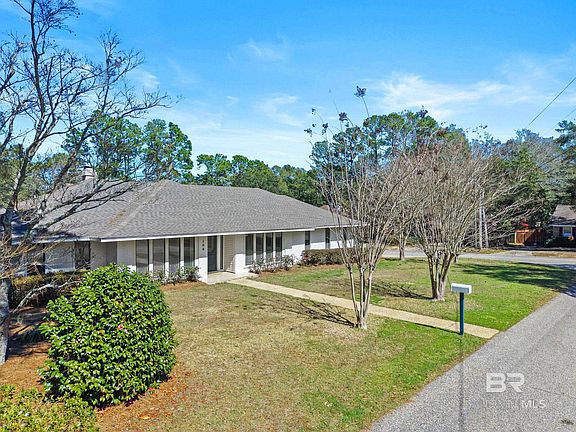 2nd image of 100 Dewitt Cir