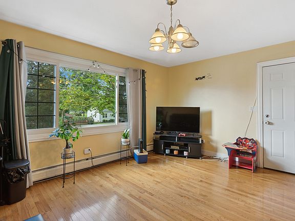 3rd image of 351 Park St