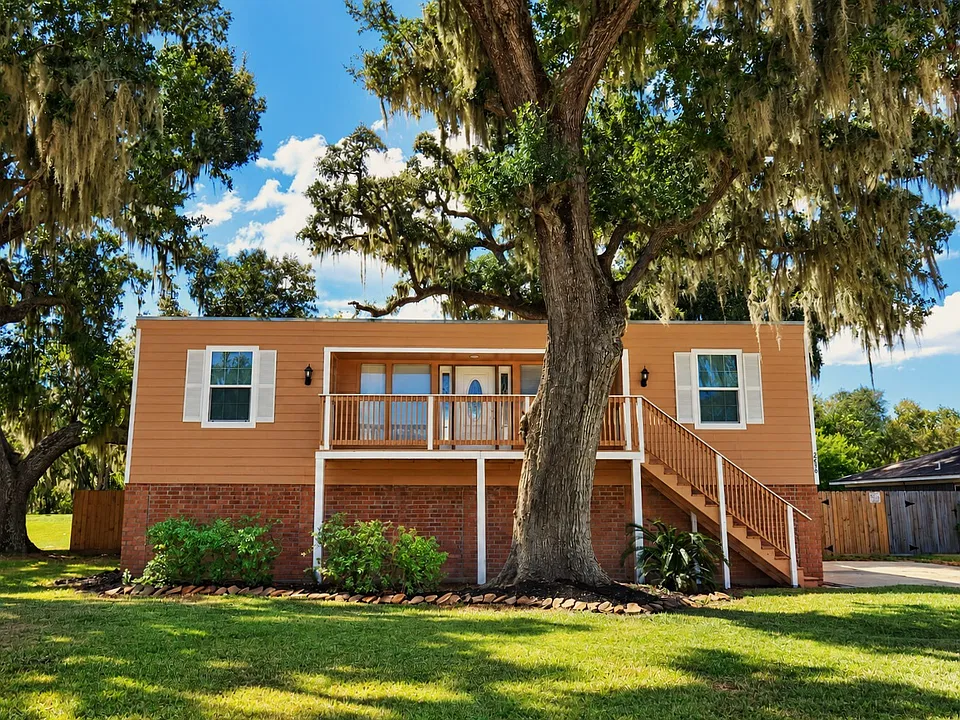 2236 Ridgewood Dr