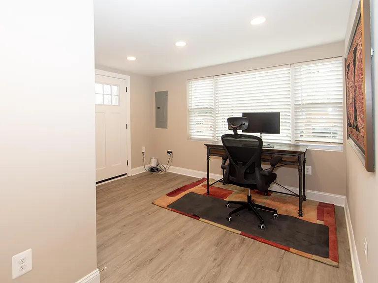 11 Arthur Dr W — Photo 3