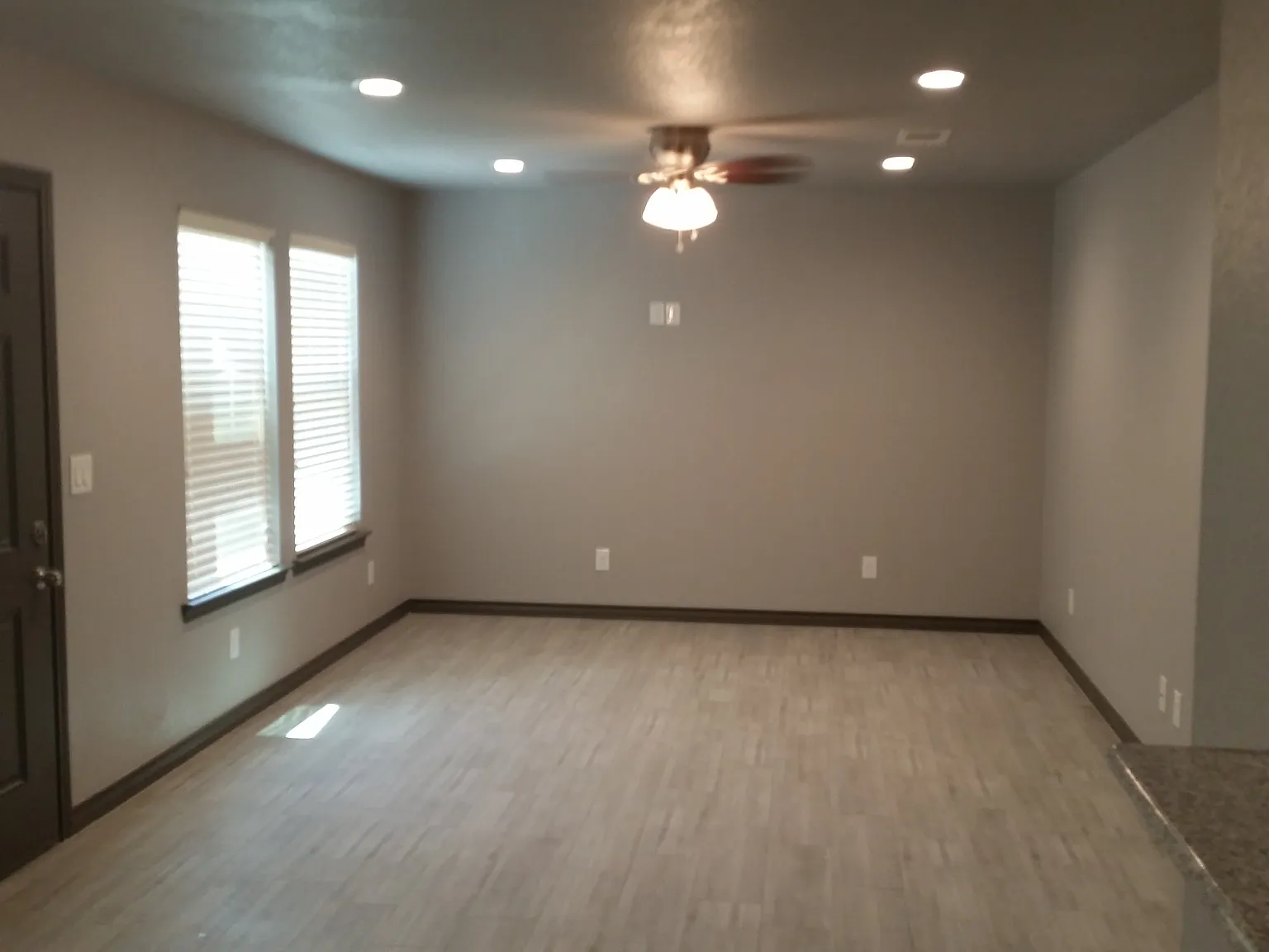 3 bed, 1176 sqft, $1,800 — Photo 2
