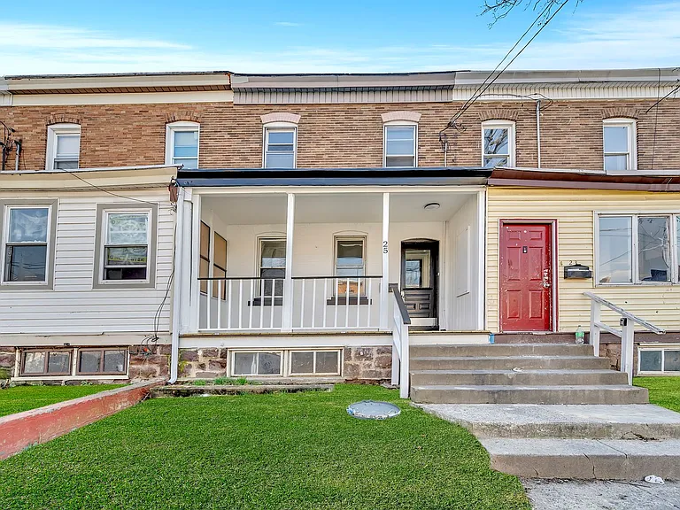 25 Adella Ave — Photo 2