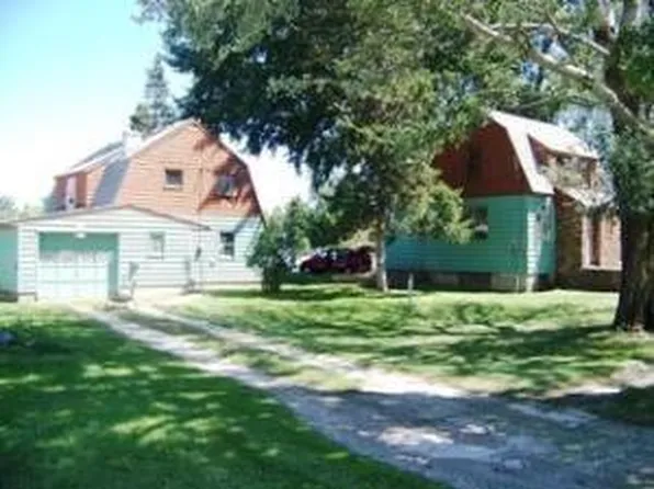 215 N Sycamore St, Somonauk, IL 60552