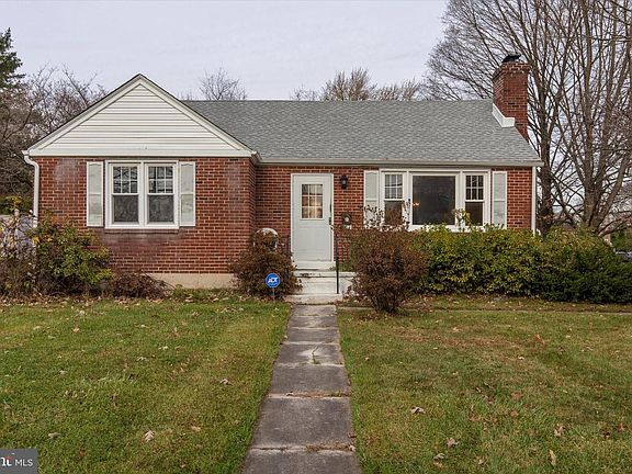 2nd image of 667 N Forrest Ave