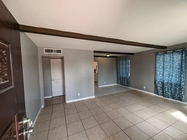 3313 E Fairmount St — Photo 2