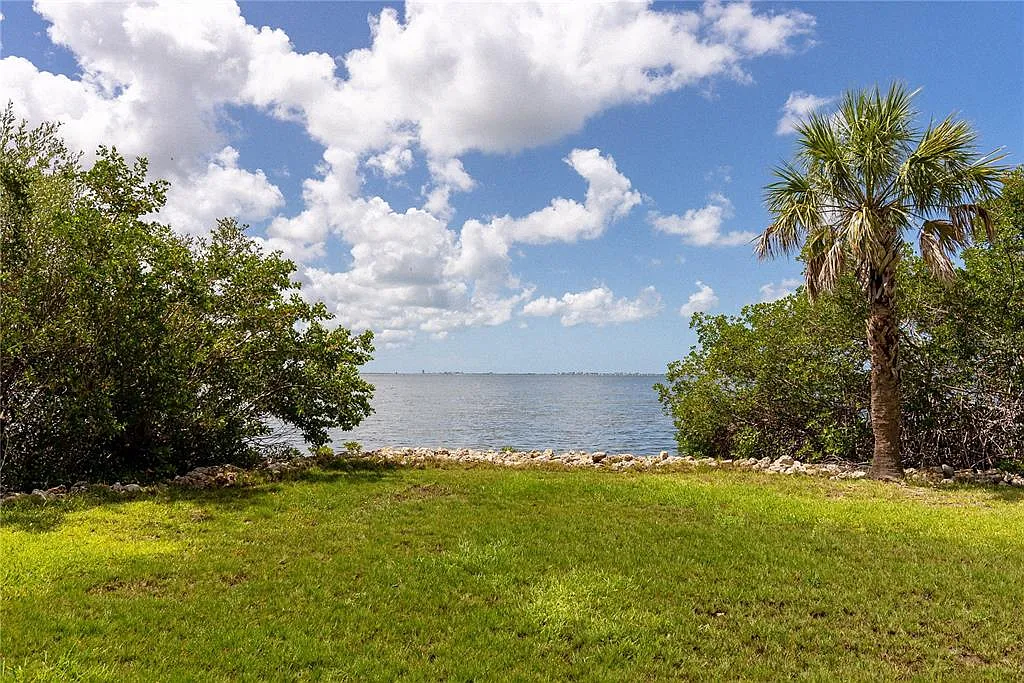 5 bed, 4.5 bath, 4260 sqft, $7,500 — Photo 3