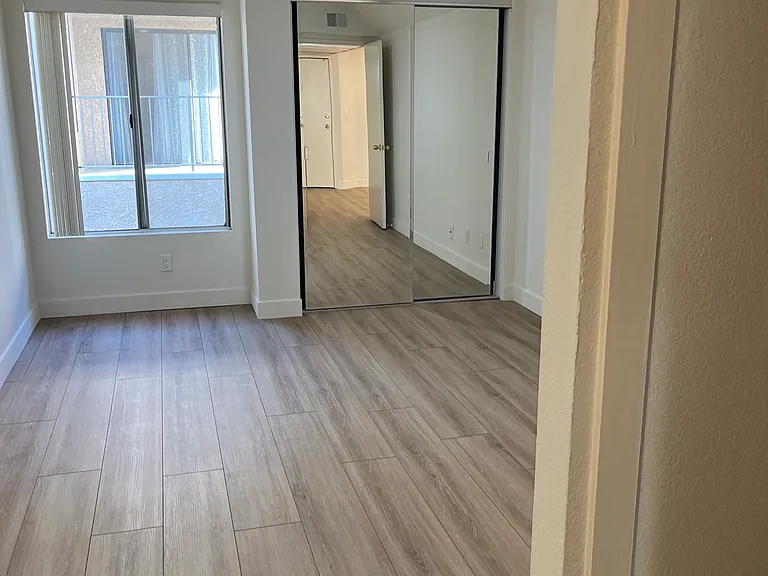 1051 Justin Ave — Photo 25