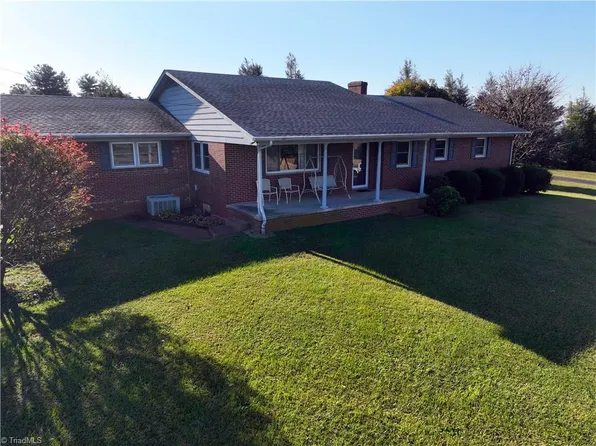 703 Twin Oaks Rd, Elkin, NC 28621