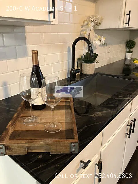 2 bed, $850 — Photo 1