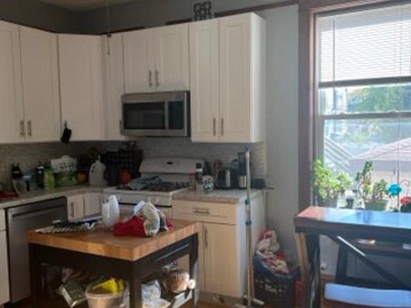 5th image of 3052 N Kedzie Ave APT 1F