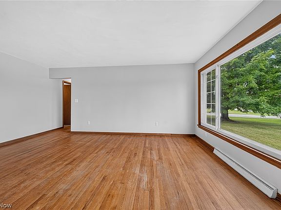 4th image of 2744 Austinburg Rd