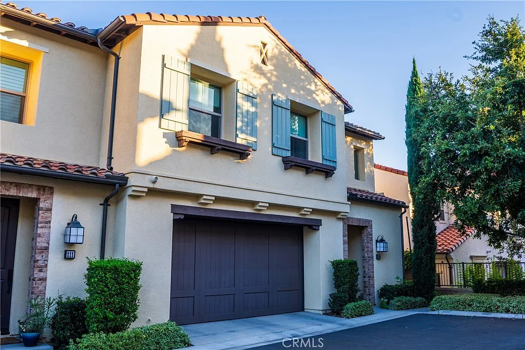 3 bed, 2.5 bath, 1849 sqft, $5,000 — Photo 1