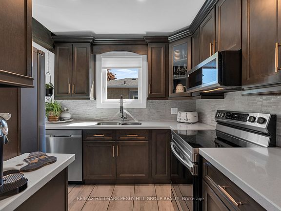 4th image of 19 Austen Ln