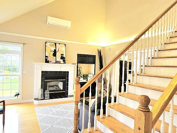 2nd image of 49 Bell Cres