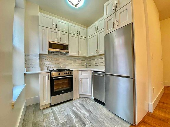 2nd image of 100 W 105th St