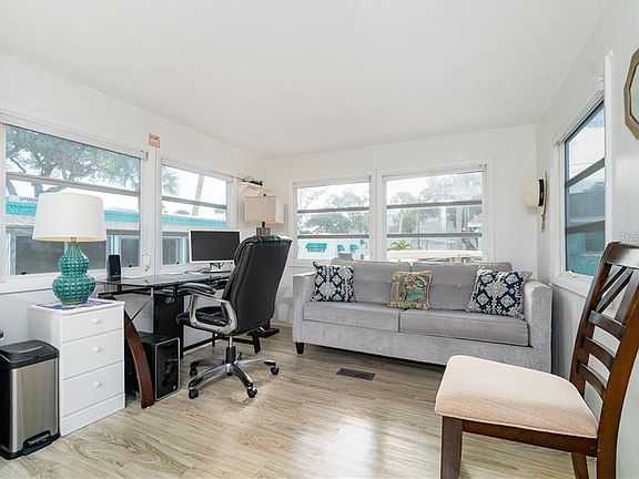 4th image of 223 Bayo St