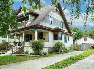 422 2nd St SE, Waverly, IA 50677