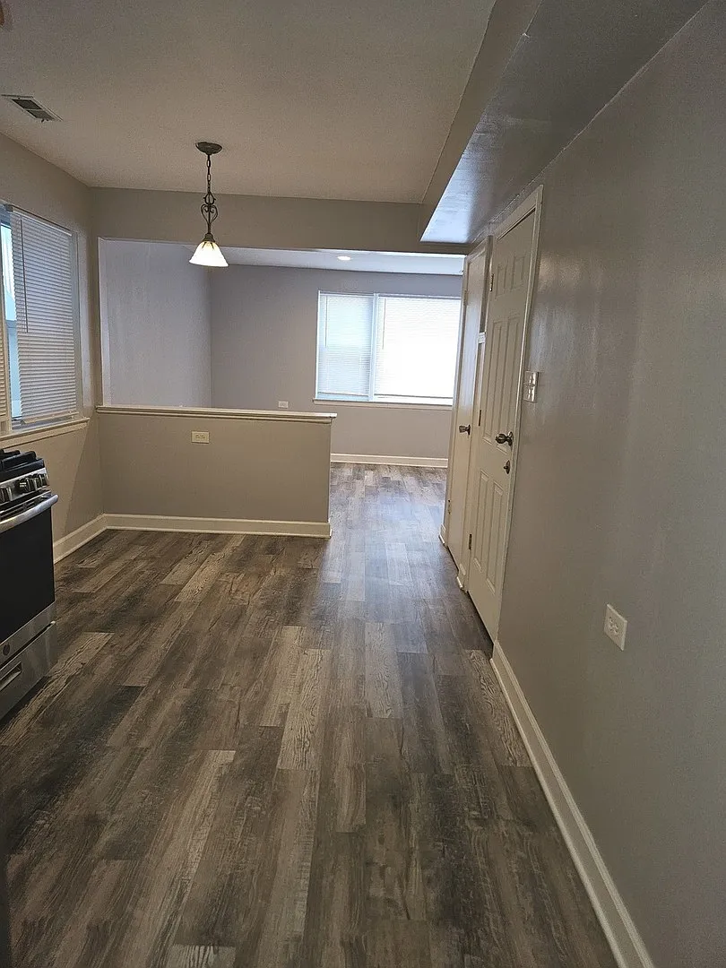 2 bed, 950 sqft, $1,700 — Photo 3