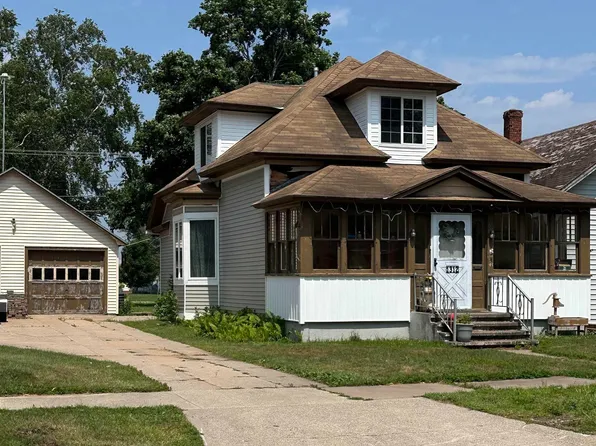 1312 Minnesota Ave, Gladstone, MI 49837