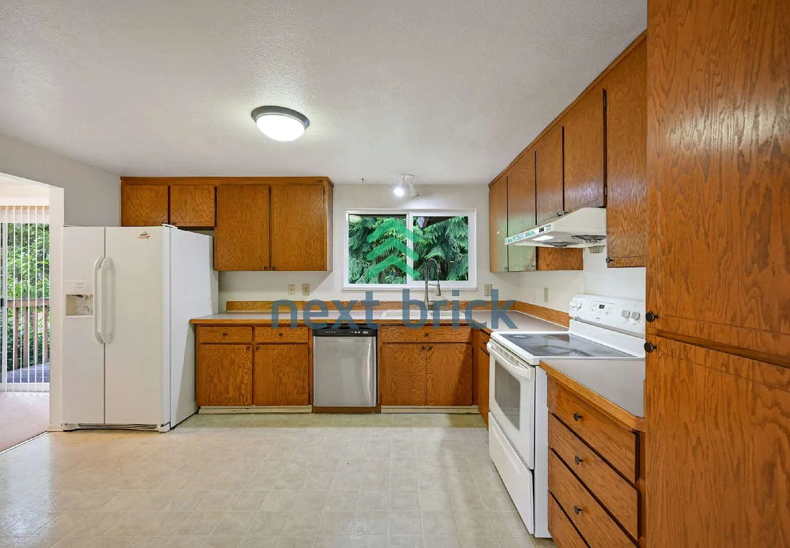 Spacious 4-Bedroom Retreat with 3 Full Baths in the Heart of Redmond 2,490 Sq Ft of Comfort! — Photo 4