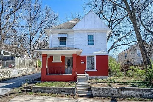 327 Bales Ave