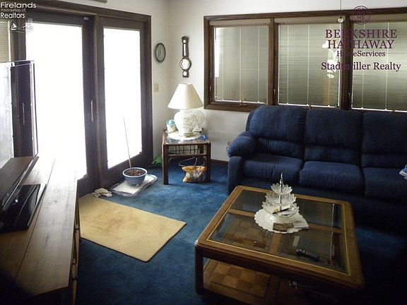 3rd image of 127 Dartmouth Cir