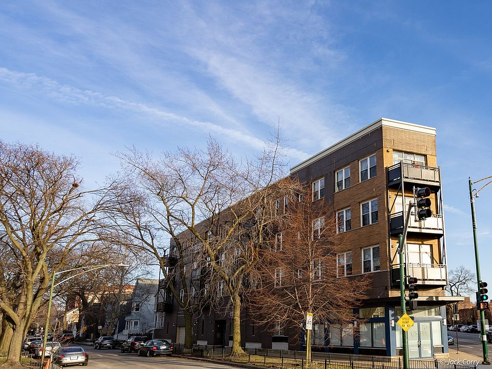 1st image of 2143 W Wellington Ave Unit 407