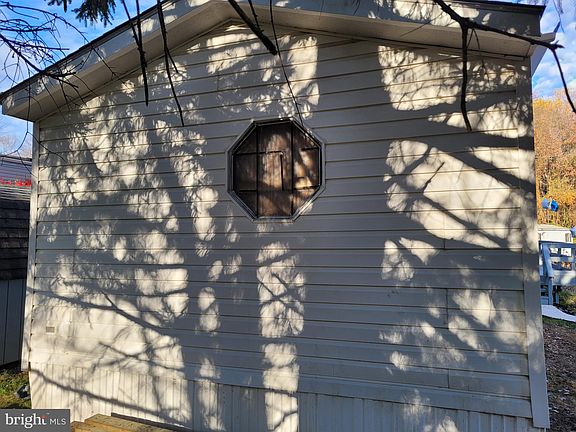 3rd image of 17 Melissa Ln